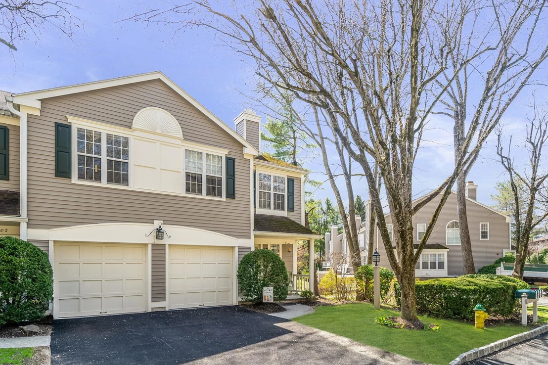 Photo of 301 Pondside Drive