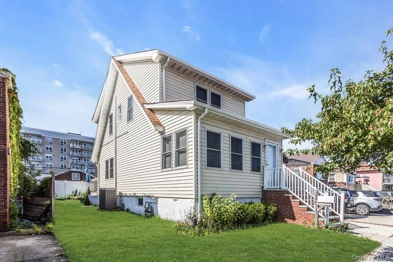 Photo of 548 E Broadway