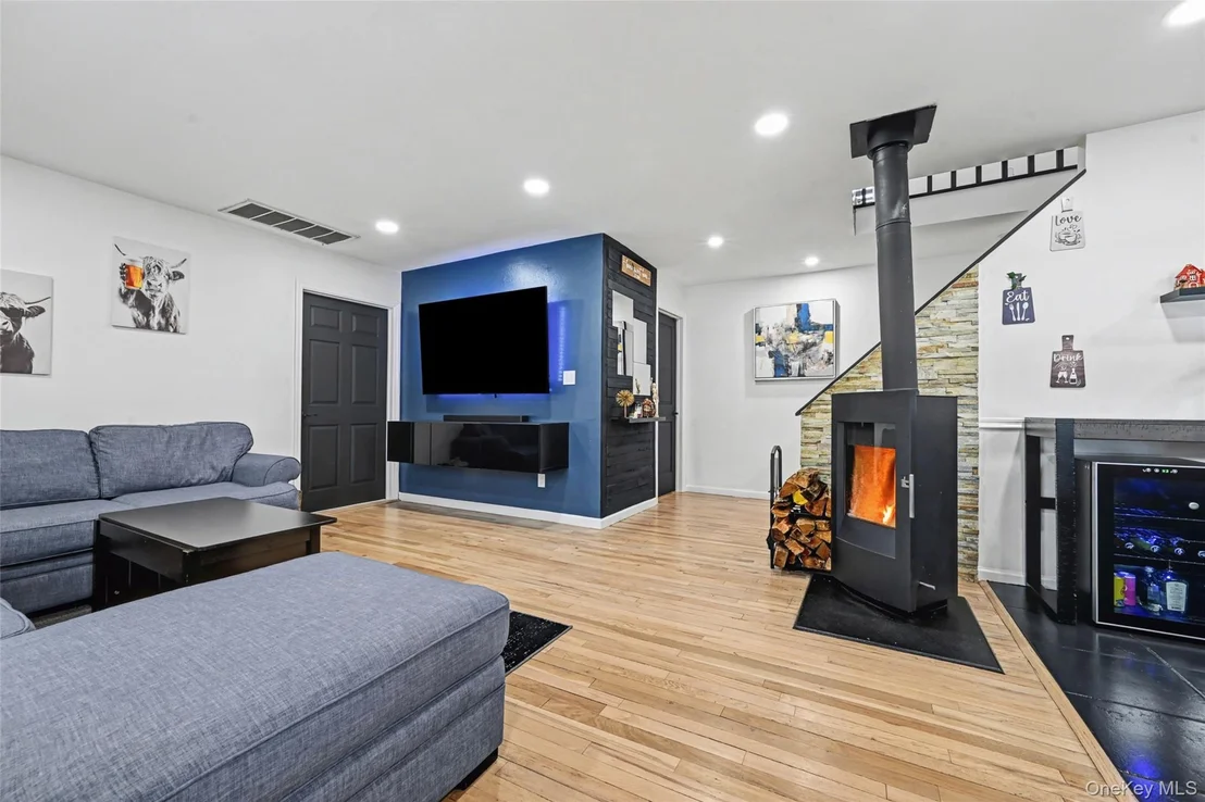 Photo of 327 Barton Avenue