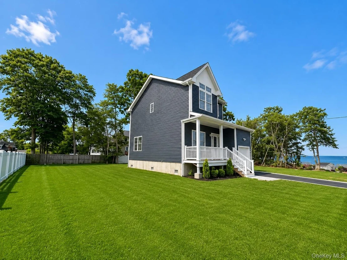 Photo of 7 Edgewater Drive
