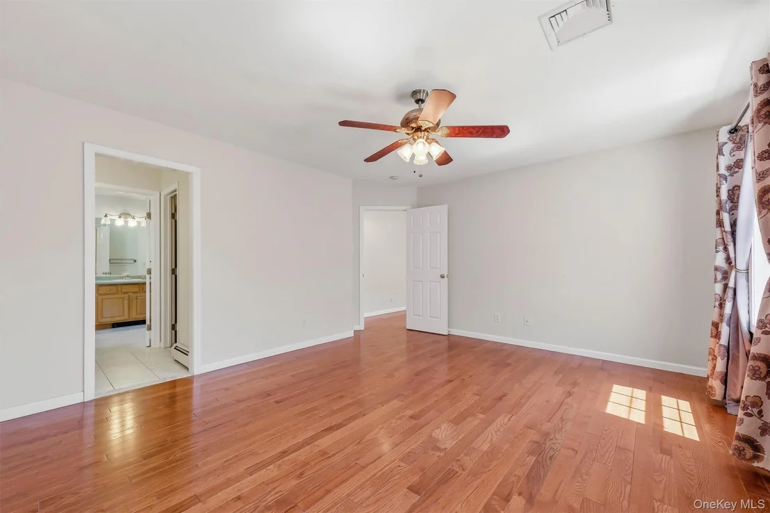 Photo of 32 Robinson Lane