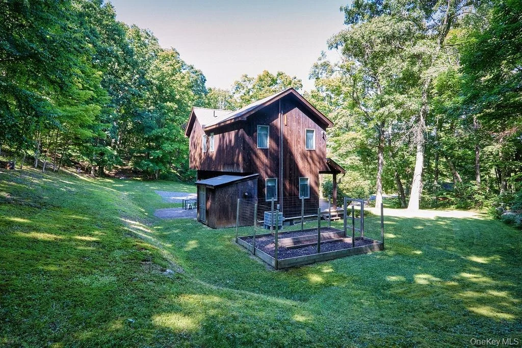 Photo of 10 Dickman Farm Road