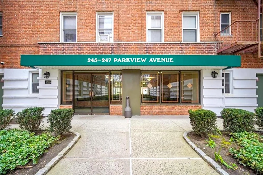 Photo of Unit 3F at 247 Parkview Avenue