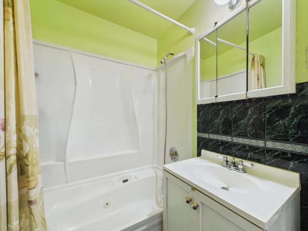 Photo of 335 Loring Road