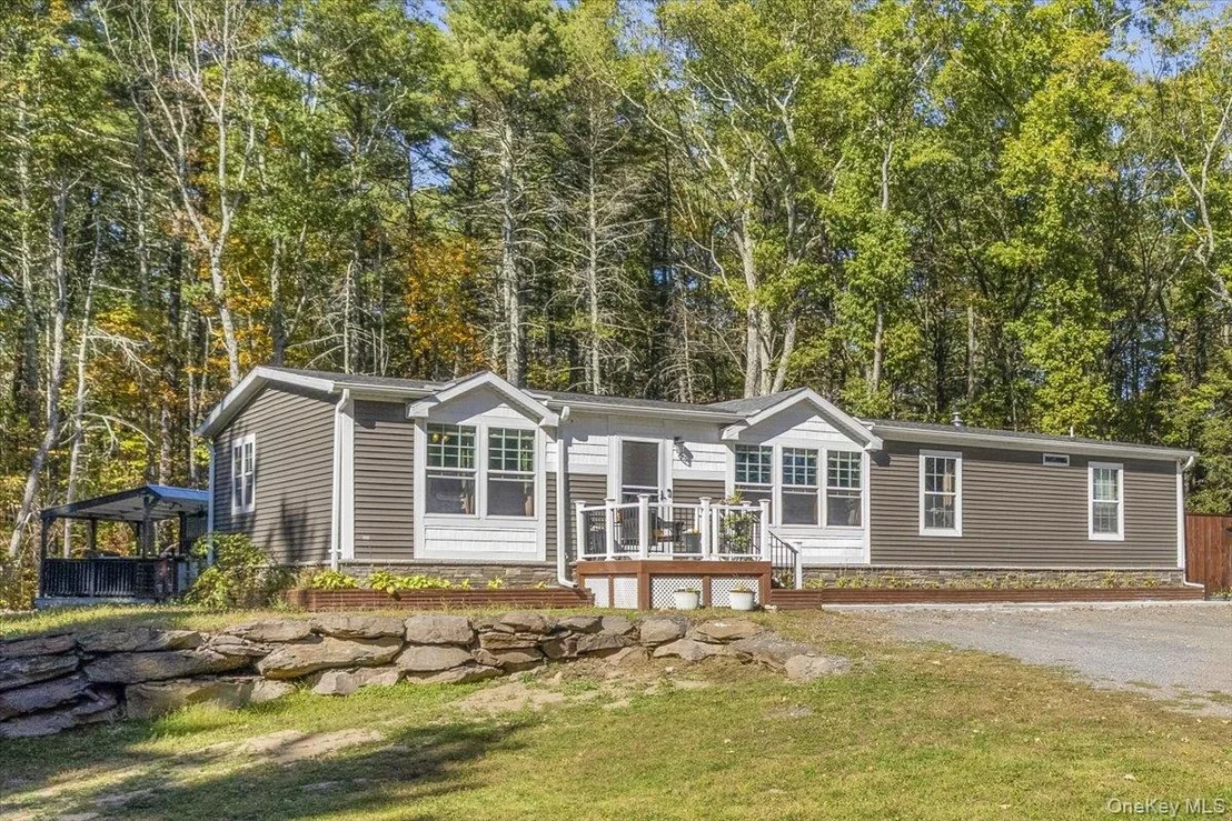 Photo of 110 Silver Spur Road W