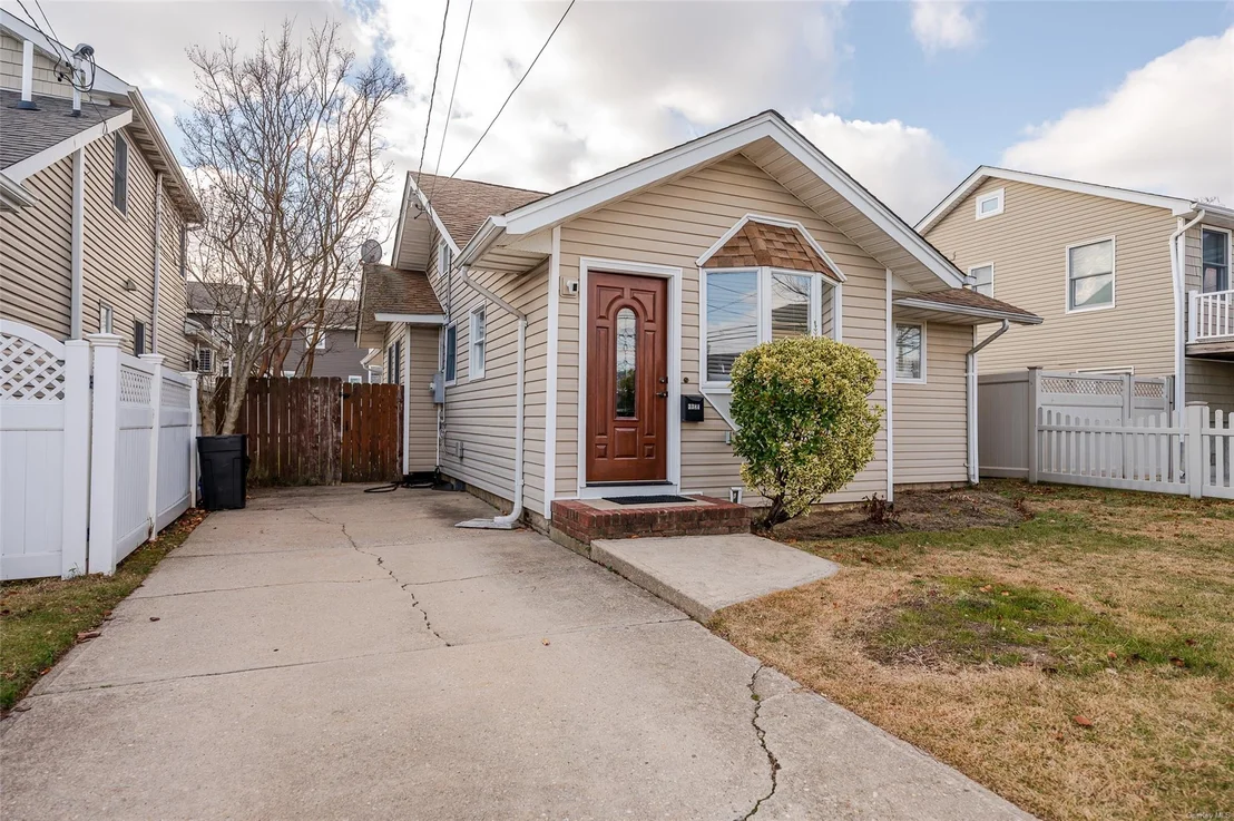 Photo of 3384 Bay Front Drive