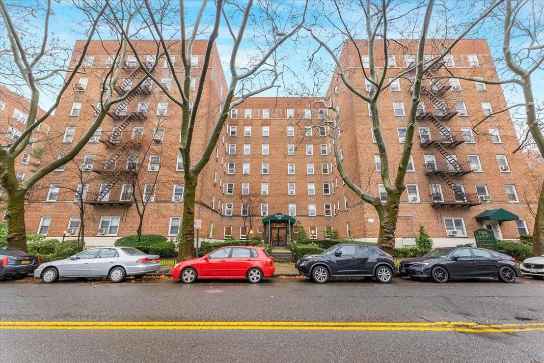 Photo of Unit 2F at 765 Bronx River Road