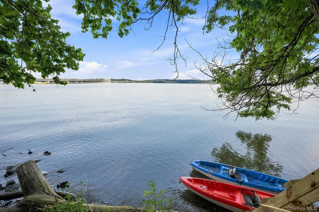 Photo of 75 River Road