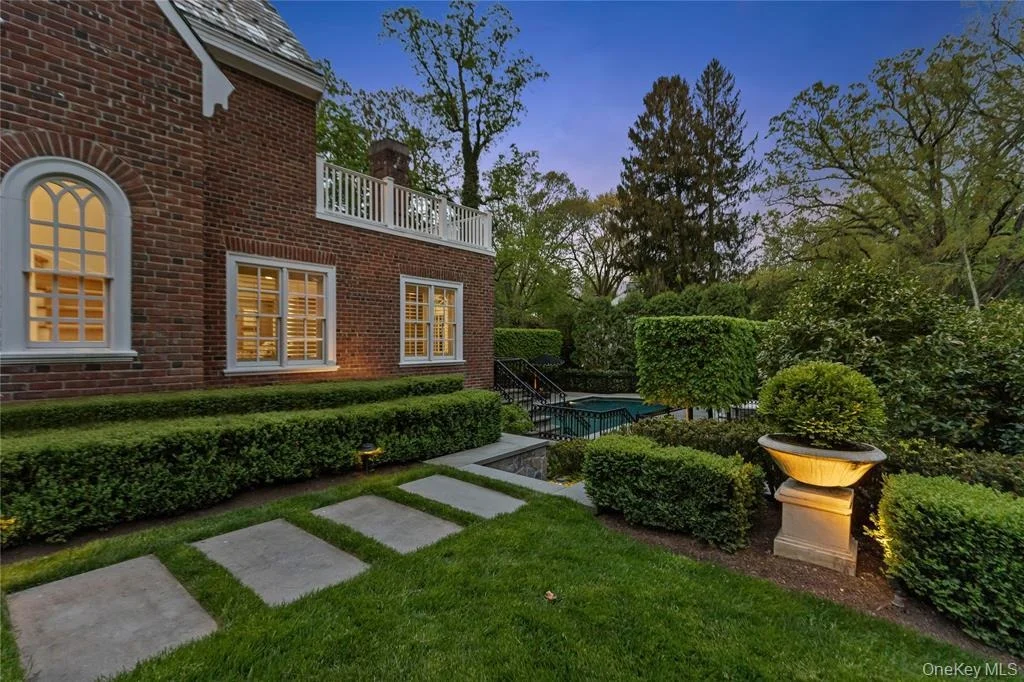 Photo of 8 Boxwood Lane