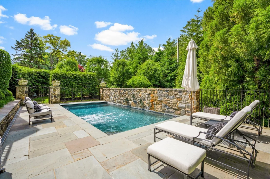 Photo of 27 Greenhaven Road
