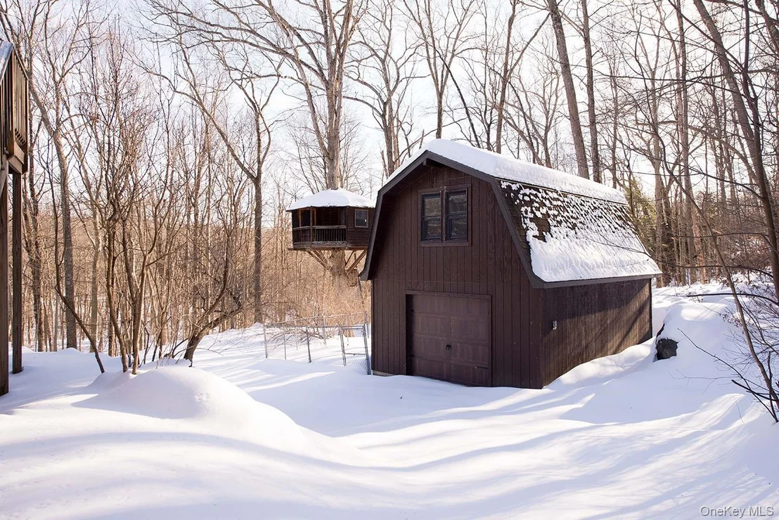 Photo of 1644 Lakes Road