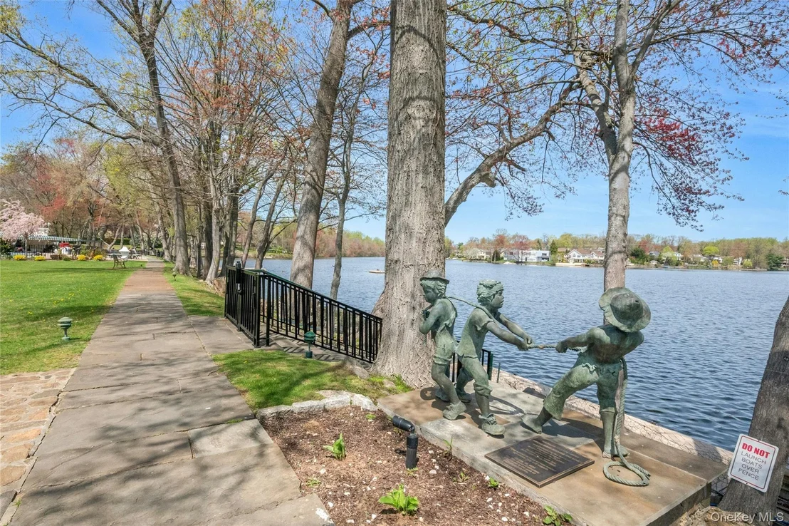Photo of 35 Waterside Close