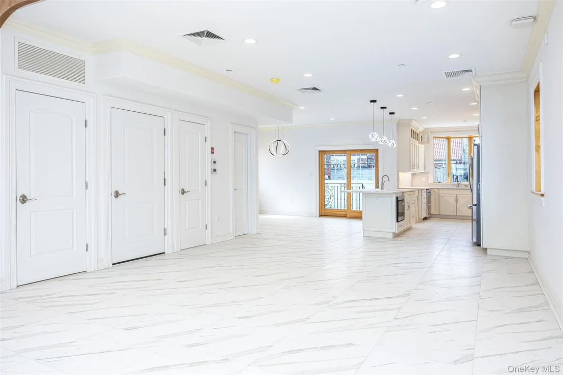 Photo of 10-42 Utopia Parkway