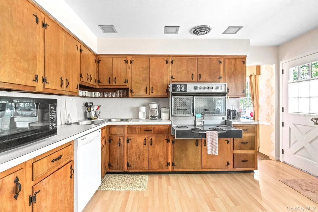 Photo of 275 Durkee Lane