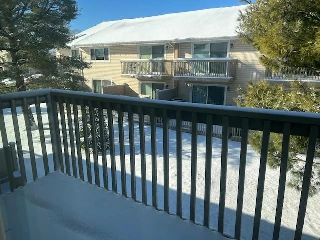 Photo of Unit 403 at 2355 Pershing Boulevard