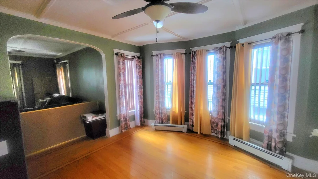 Photo of 10 Corlies Avenue