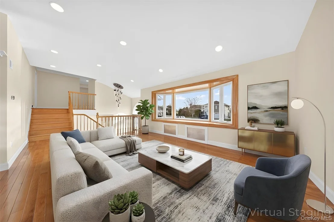 Photo of 38 S Oaks Boulevard