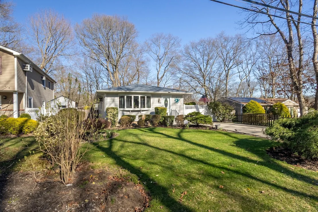 Photo of 93 Wauwepex Trail