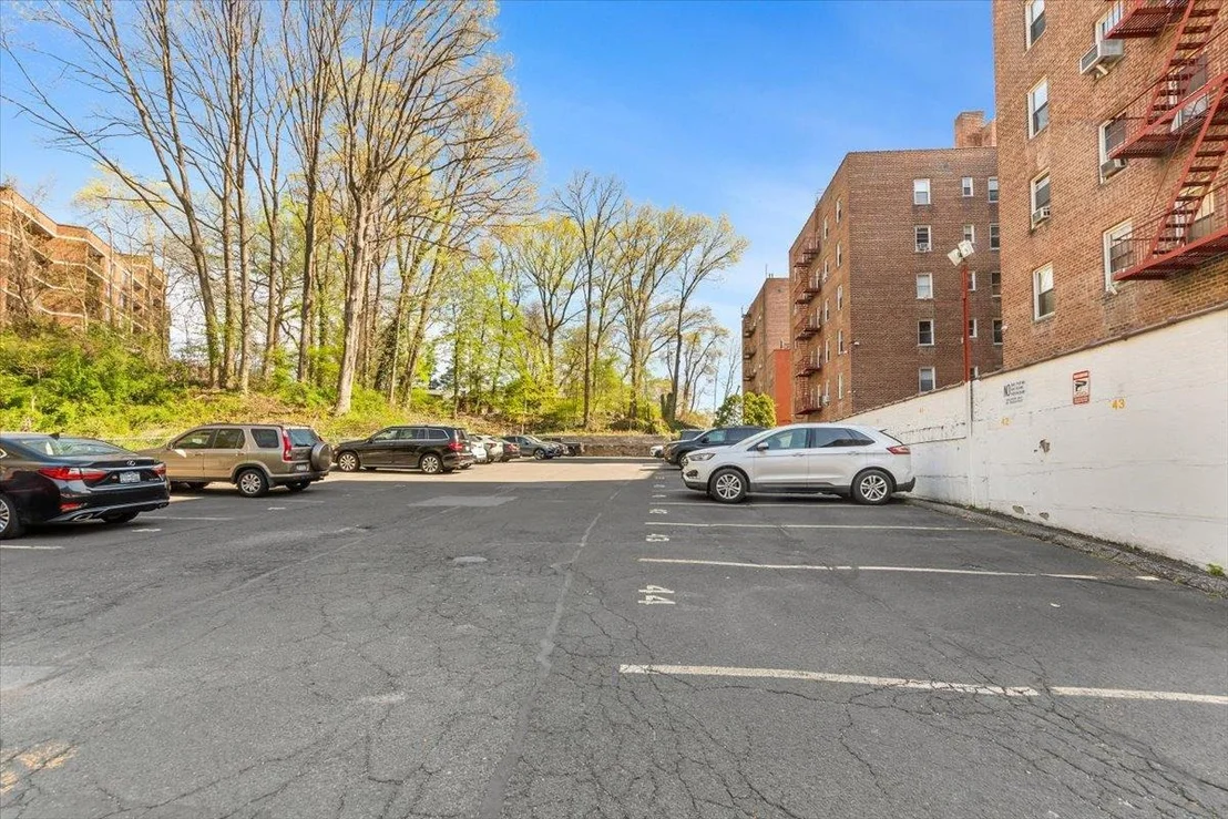 Photo of Unit 6F at 821 Bronx River Road