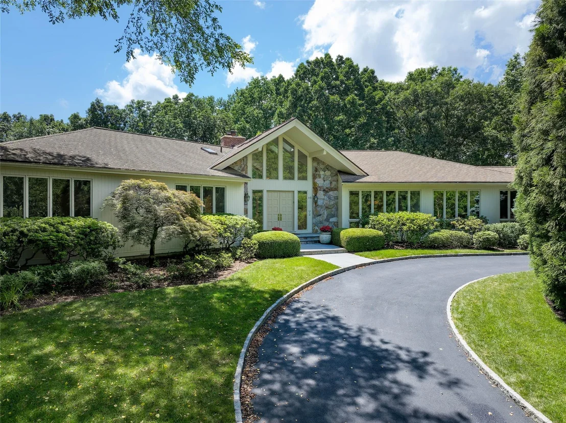 Photo of 10 Old Woods Drive