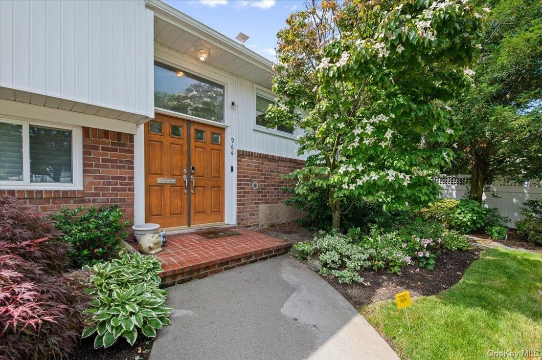 Photo of 964 Cherrywood Drive