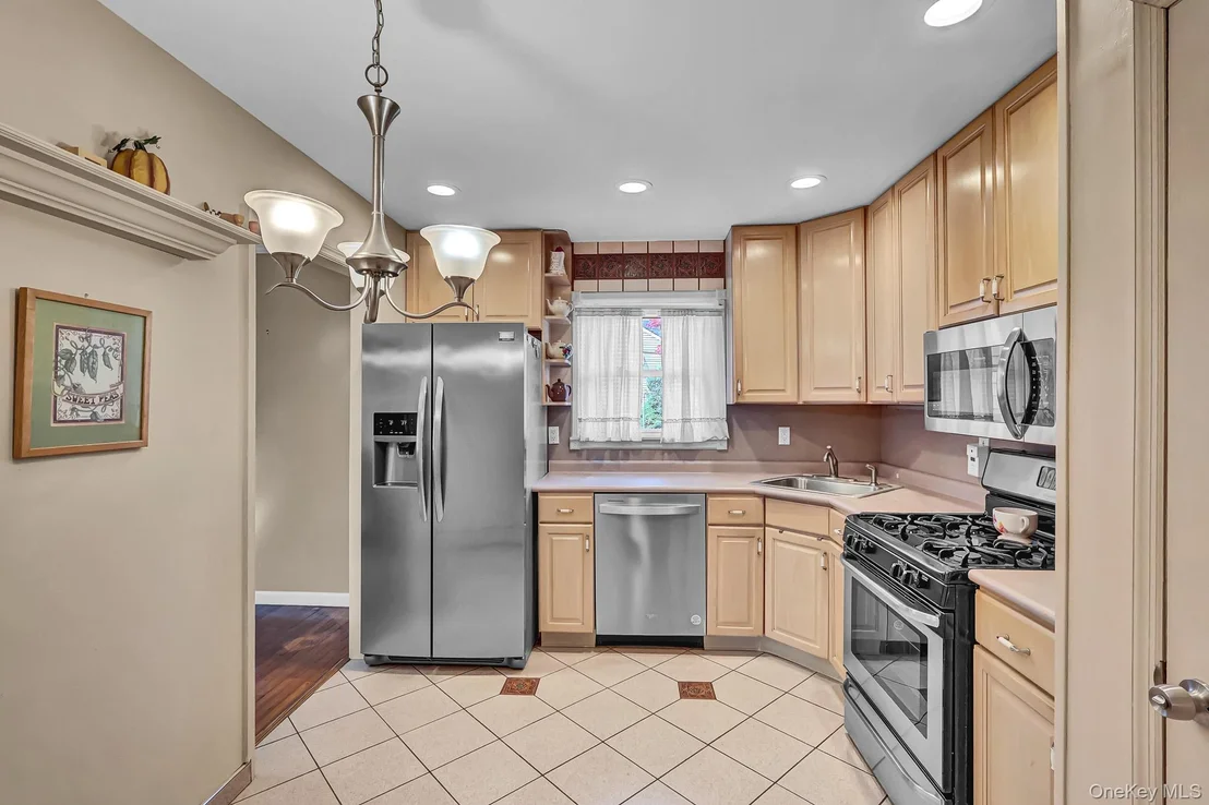 Photo of 948 Simon Place