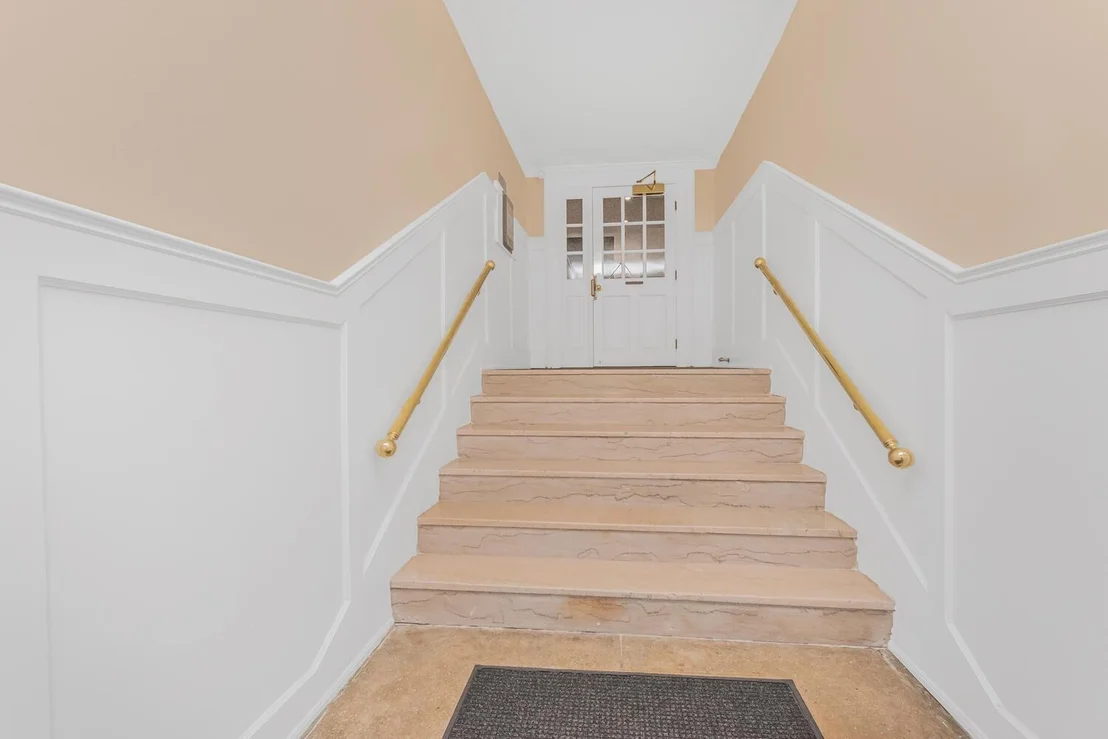 Photo of Unit 2K at 1 Bronxville Road
