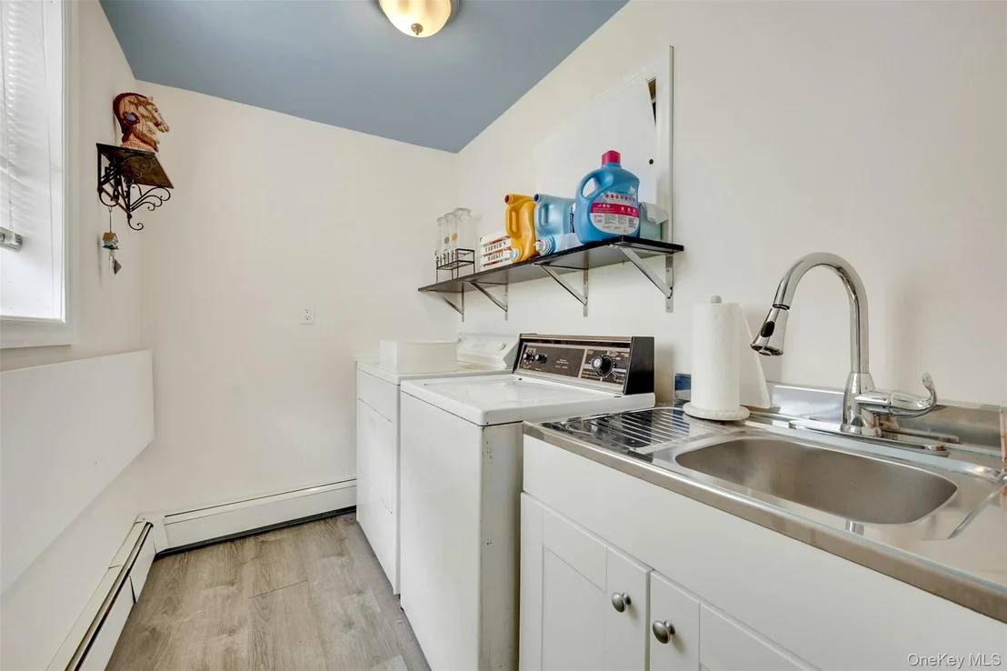 Photo of 1650 Research Avenue