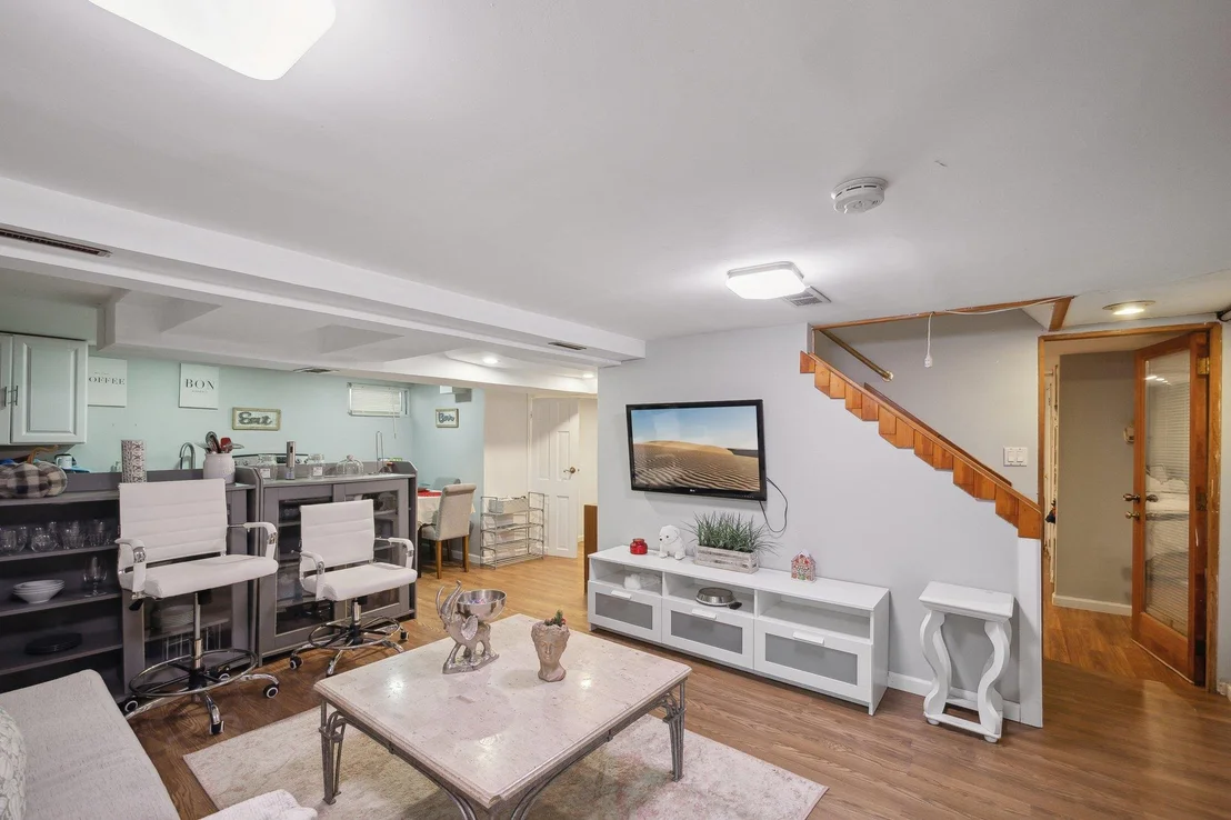Photo of 991 Henhawk Road