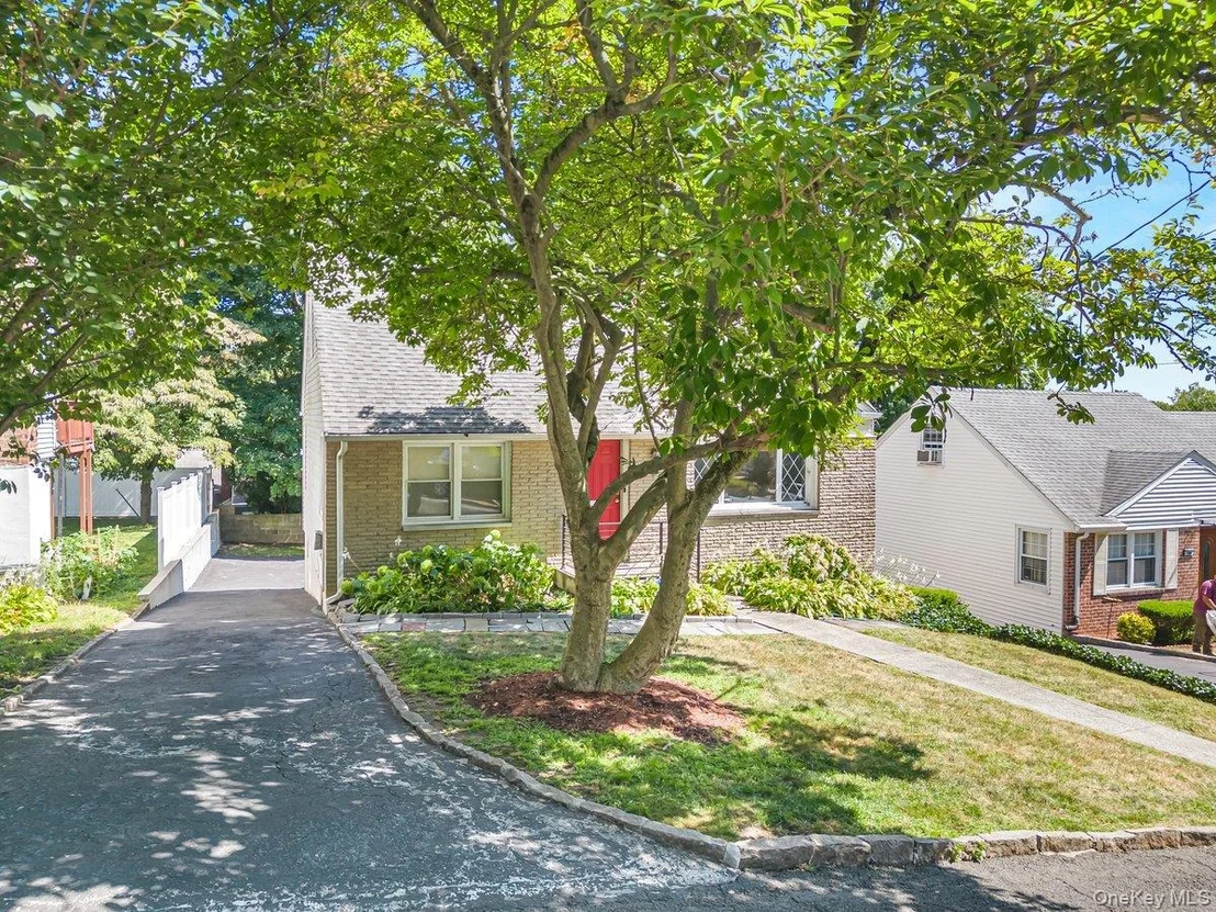 Photo of 104 Lefferts Road