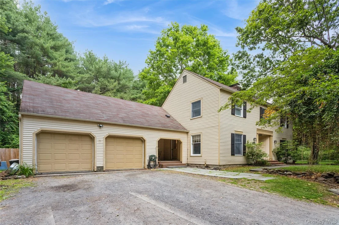 Photo of 324 Garrison Woods Lane