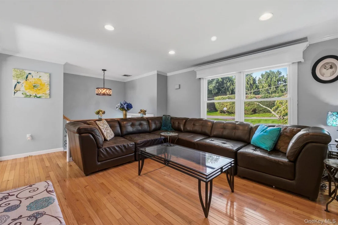 Photo of 77 Robin Drive