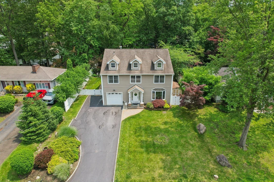 Photo of 10 Willow Drive