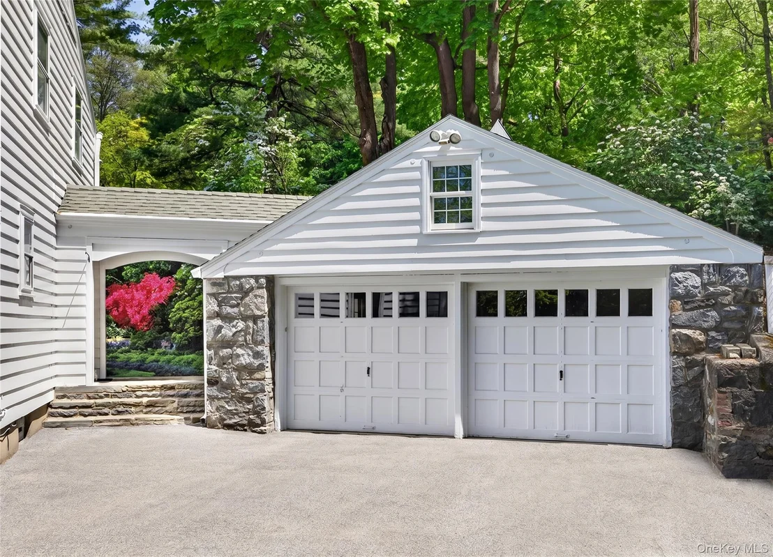 Photo of 33 Oliphant Avenue