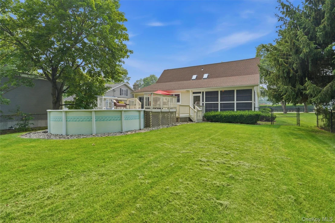 Photo of 302 Lakeside Road