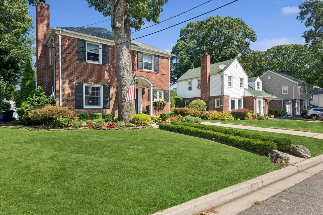 Photo of 2 Lake Drive N