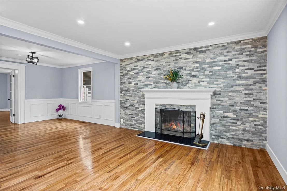 Photo of 81 Rowe Avenue