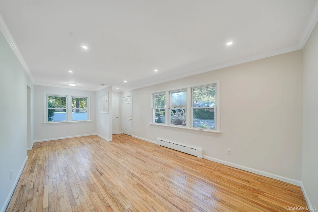 Photo of 2 W Walnut Street