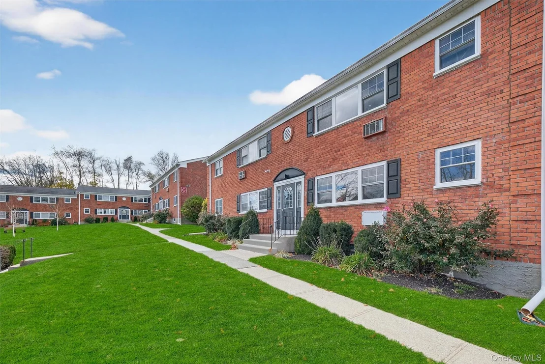 Photo of Unit F13 at 1879 Crompond Road