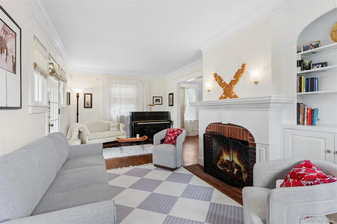 Photo of 87 Islip Avenue