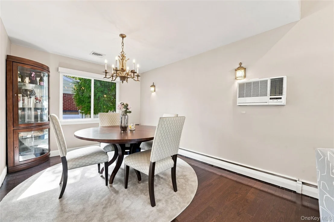 Photo of 614 Pine Lane