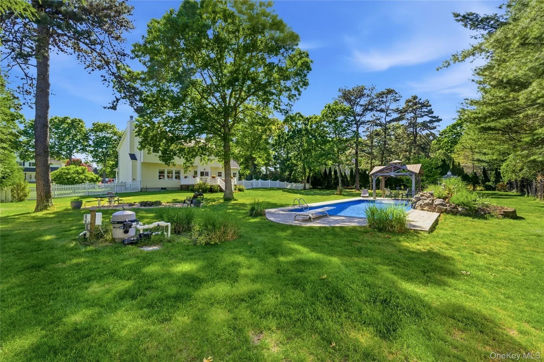 Photo of 9 Ridgefield Drive