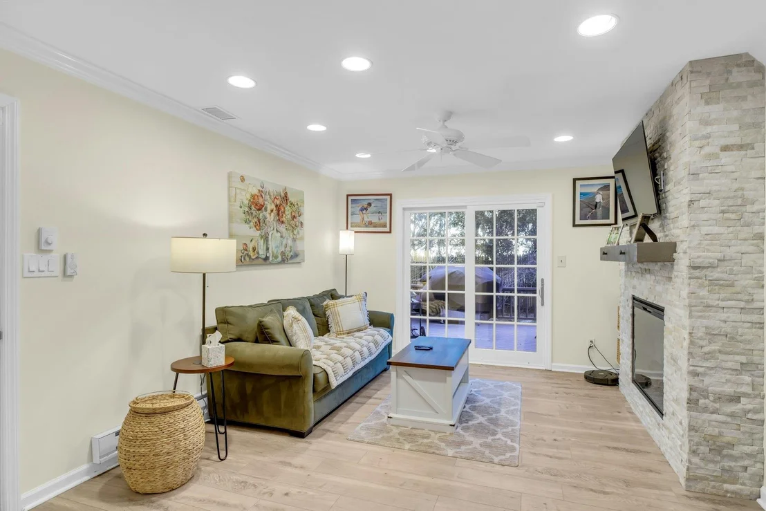 Photo of Unit END at 12 Maple Run Drive