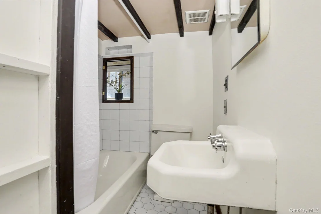 Photo of 33 Cedar Lane