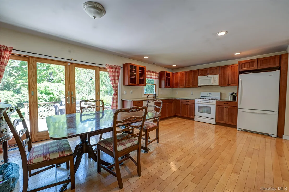 Photo of 37 Crescent Bow