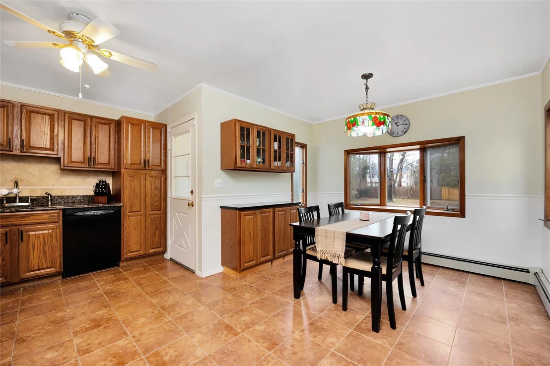 Photo of 40 Maple Avenue