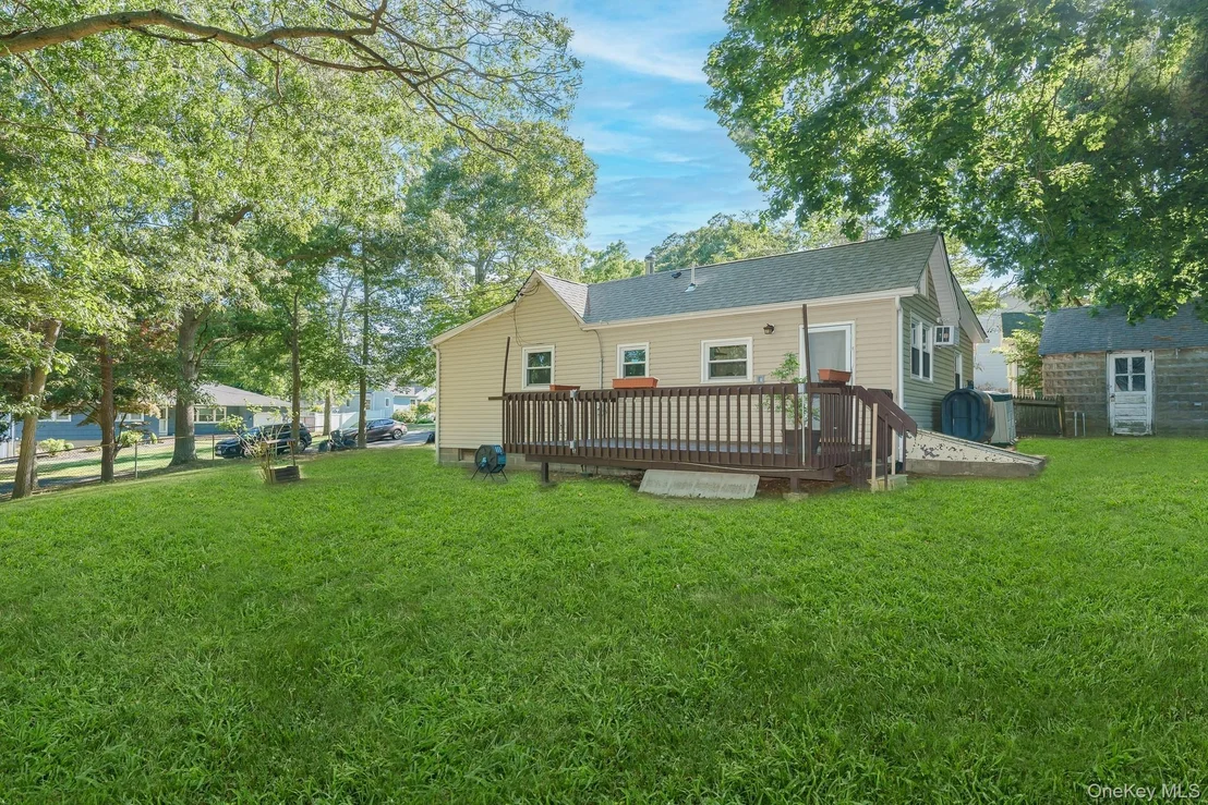 Photo of 7 Laurelton Avenue