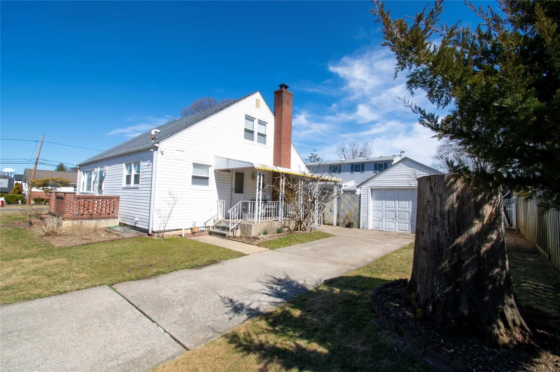 Photo of 2135 Maple Street