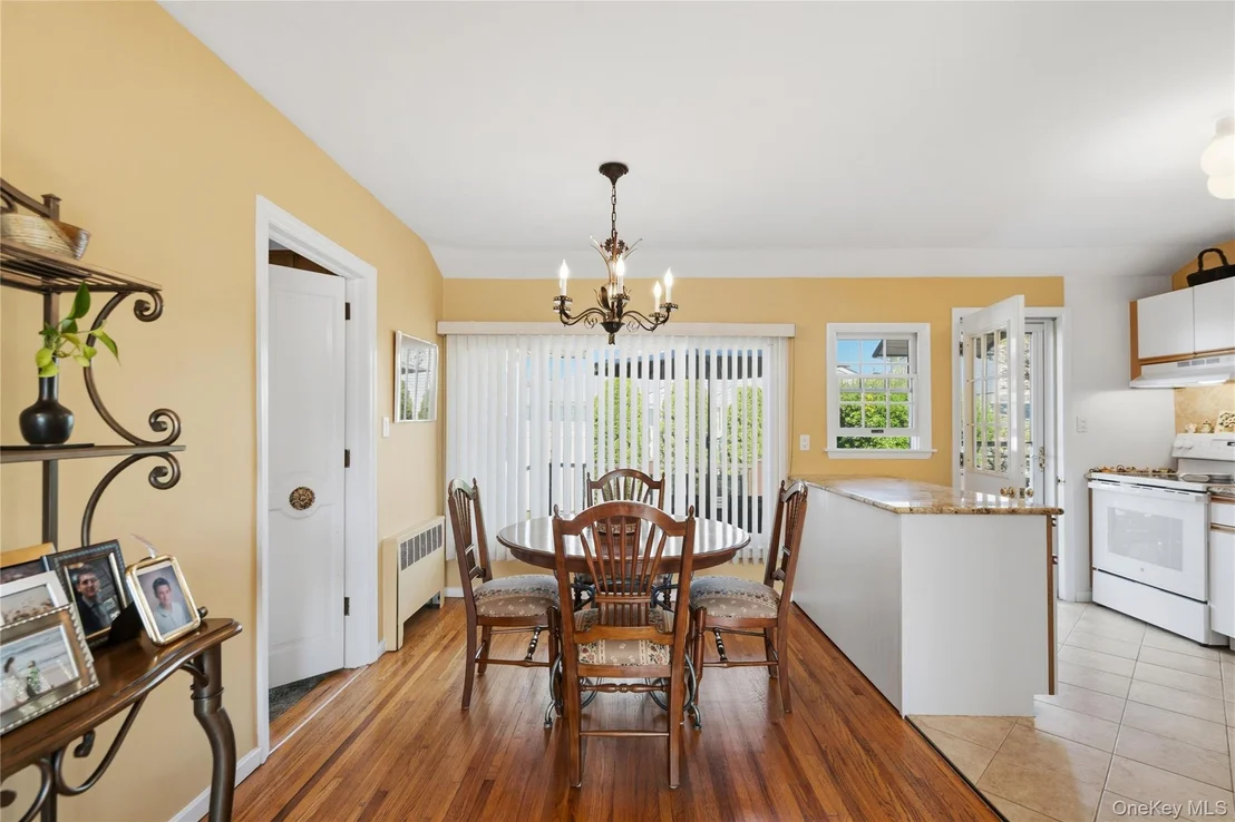 Photo of 895 Iris Drive