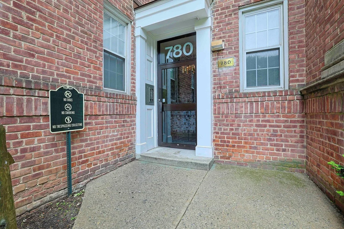 Photo of Unit A16 at 780 Bronx River Road